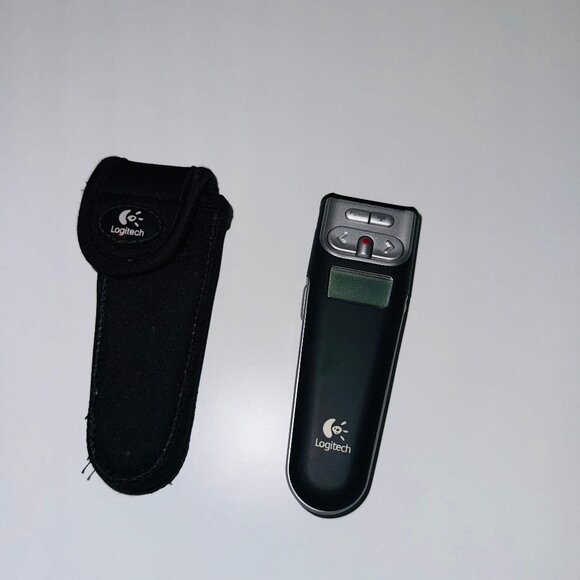 Logitech 2.4 GHz Cordless Presenter LCD Timer 50 Foot Range with Carrying Case - Picture 4 of 6